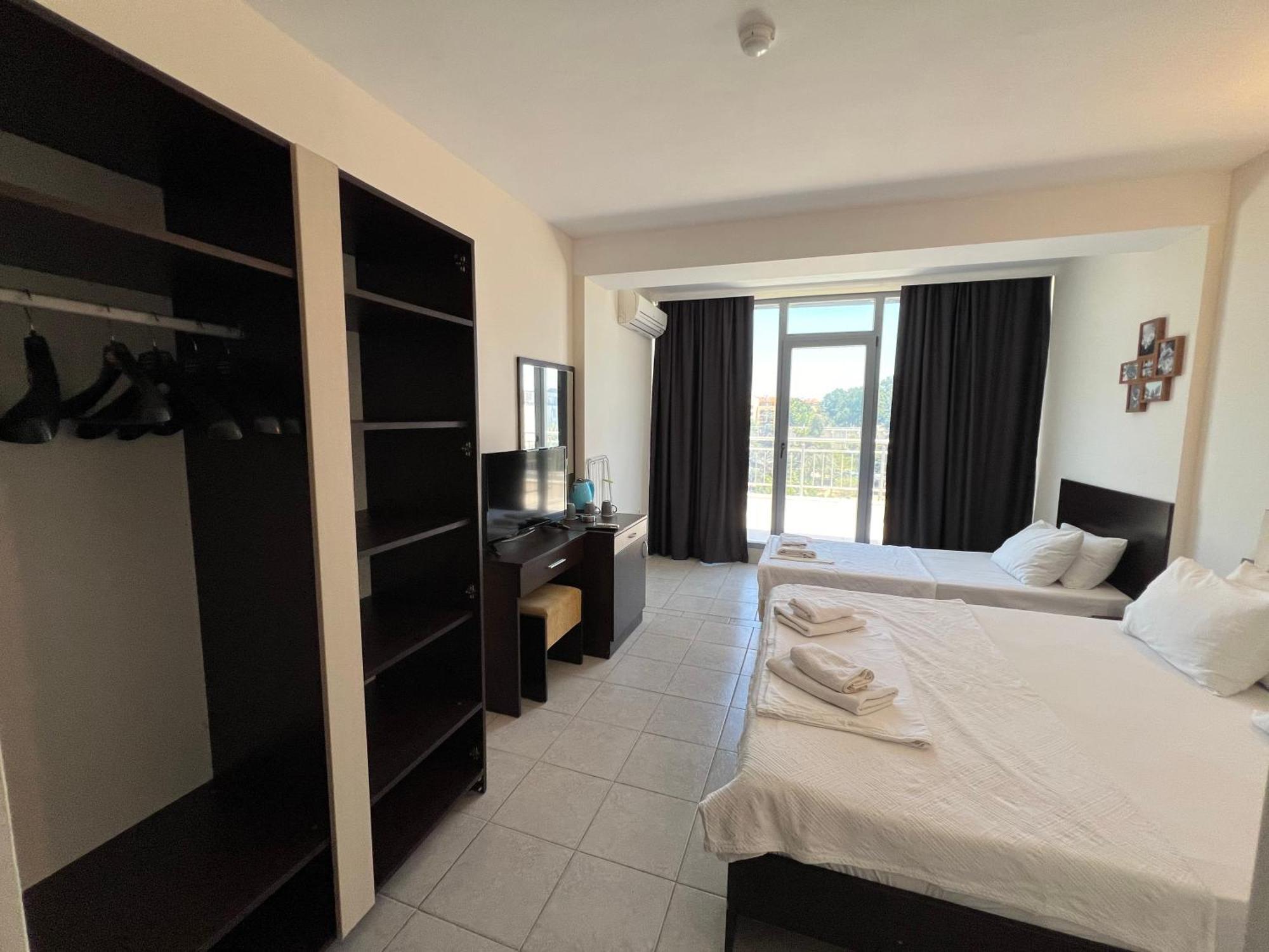 Persani Hotel Pantai Sunny Bagian luar foto