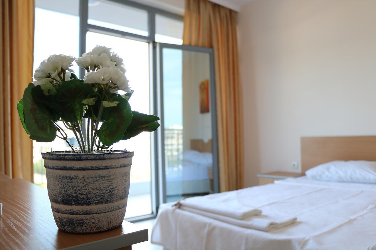 Persani Hotel Pantai Sunny Bagian luar foto